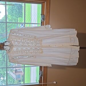 Beautiful white lace tunic top!
